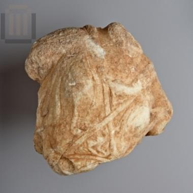 Θραύσμα άνω κορμού γυναικείας μορφής