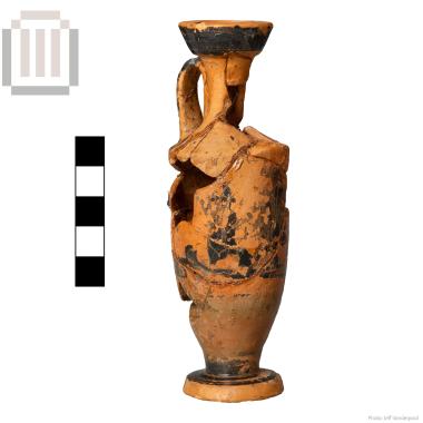 Black-figure clay lekythos with palmette decoration from Mastilitsa