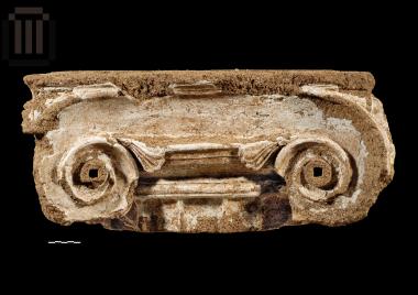 Ιωνικό κιονόκρανο από το Πρυτανείο της Αμβρακίας