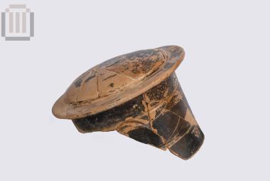 Δύο πήλινα μελαμβαφή πώματα  πυξίδων, από τα Μάρμαρα