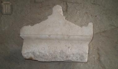 Επίστεψη στήλης