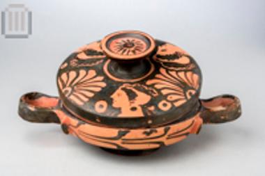 Ερυθρόμορφη λεκανίδα με πώμα