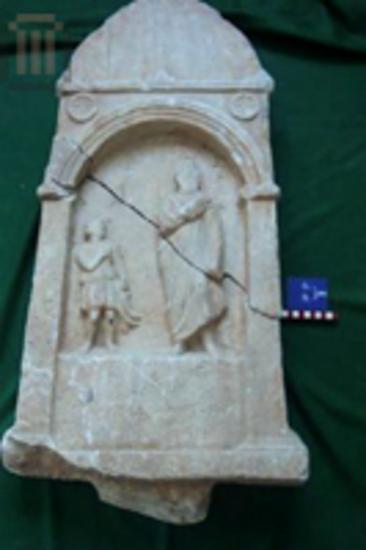 Grave naiskos stele