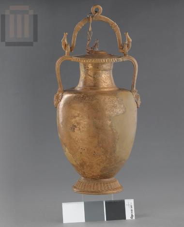 Bronze amphora with movable handle