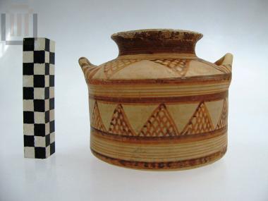 Two-handled cylindrical alabastron