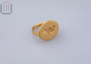 Gold intaglio ring