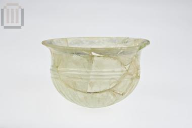 Glass handleless skyphos