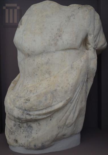 Κορμός αγάλματος ιματιοφόρου