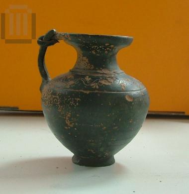 Μελαμβαφής λήκυθος με διακόσμηση τύπου 