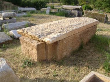 Cist tomb