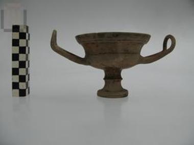 Μελαμβαφής υψίποδη κύλικα