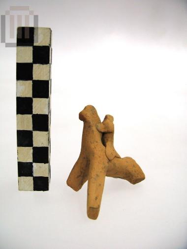 Πήλινο σύμπλεγμα ίππου με αναβάτη