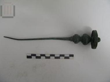 Χάλκινη ενεπίγραφη περόνη