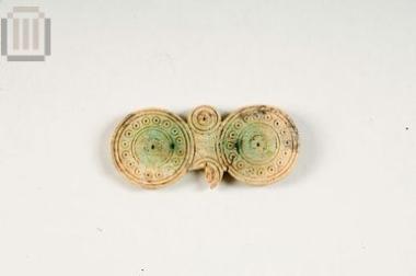 Οστέινη οκτώσχημη πόρπη