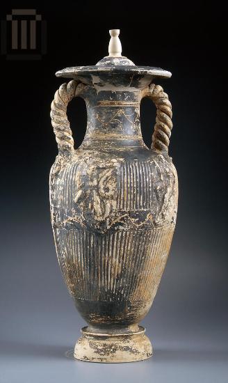 Αμφορέας με έκτυπα εμβλήματα και πώμα