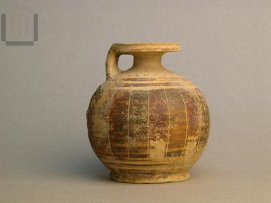 Κορινθιακός σφαιρικός αρύβαλλος με βάση