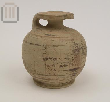 Corinthian globular aryballos with a base