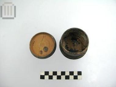 Πήλινη πυξίδα με πώμα