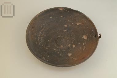 Bucchero omphalos phiale of an Eastern Greek workshop