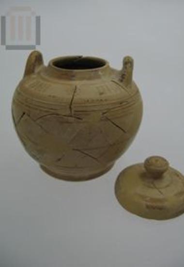 Clay lidded stamnoid pyxis