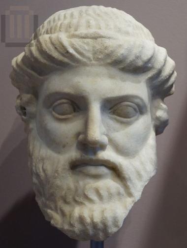 Μαρμάρινη κεφαλή γενειοφόρου ανδρός (γλυπτός διάκοσμος αετώματος)