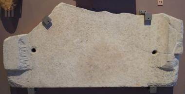 Λίθινη ηγεμόνα κεραμίδα, στρωτήρας