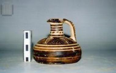 Τριφυλλόστομη Οινοχόη