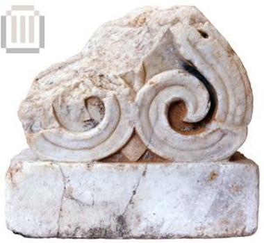 Lyre-shaped palmette crowning of a grave stele