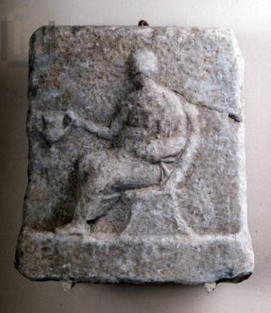 Ανάγλυφο λακωνικό με παράσταση ανδρός