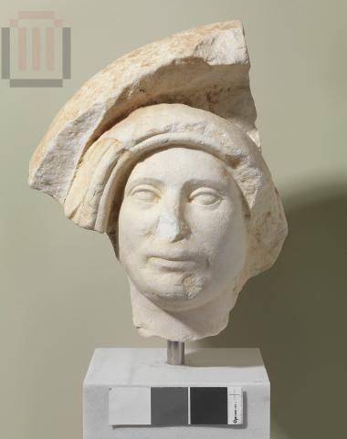 Τμήμα επιτύμβιου ανάγλυφου με παράσταση γυναίκας