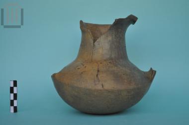 Vase of closed shape