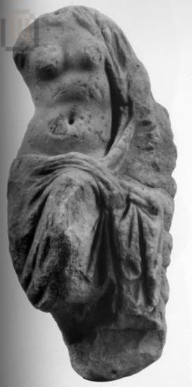 Statuette of Aphrodite or Nymphe (Aphrodite auf Felsensitz)