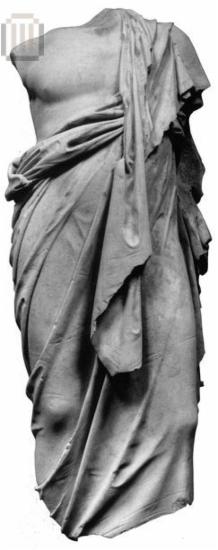 Άγαλμα ανδρικής ιματιοφόρου μορφής