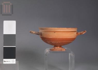 Red painted kylix/cup