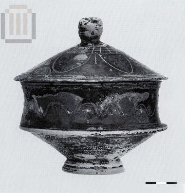 Pyxis with lid