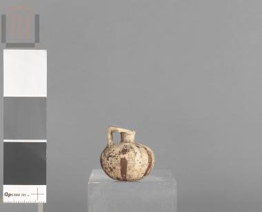 Corinthian globular aryballos