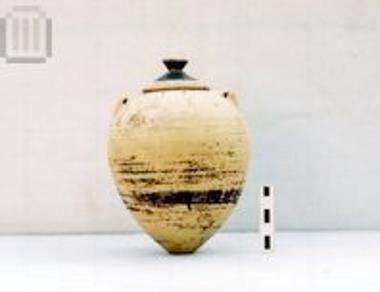 Pointed pyxis with lid