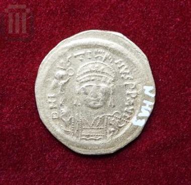 Gold solidus of Justin II