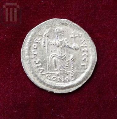 Gold solidus of Justin II