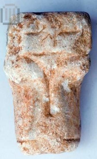 Κιονόκρανο από συμφυή κιονίσκο για τη στήριξη Aγίας Tράπεζας