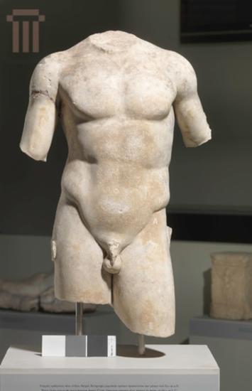 Statue of a male figure