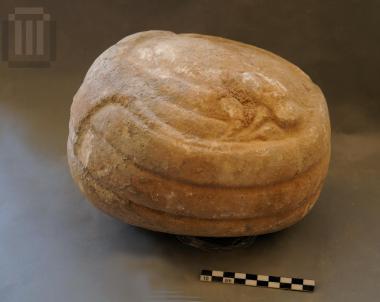 Επίστεψη επιτύμβιας στήλης