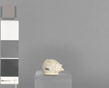 Porcupine shaped aryballos