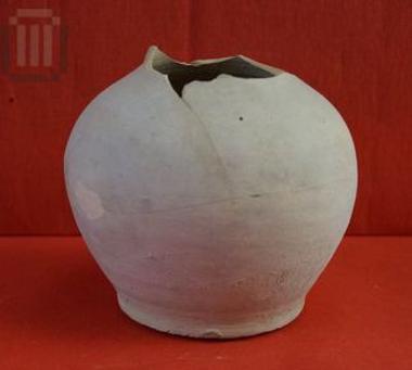 Κλειστό αβαφές αγγείο - κανάτι