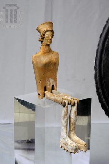 Human-shaped clay figurine with articulated limbs / doll