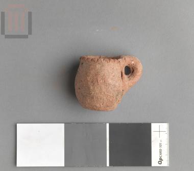 Mug-shaped miniature vase