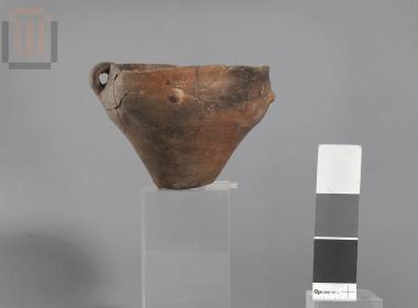 One-handled conical phiale