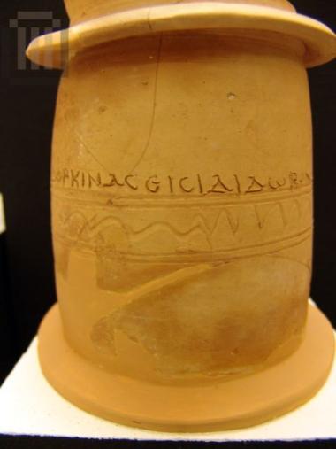 Cylindrical inscripted kernos leg