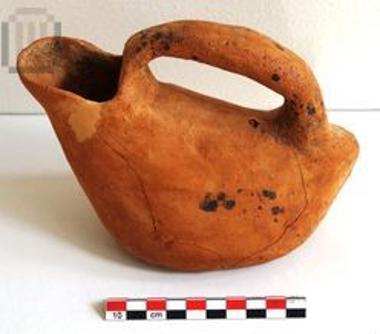 Clay unpainted askos