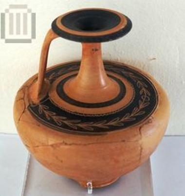Squat oinochoe
